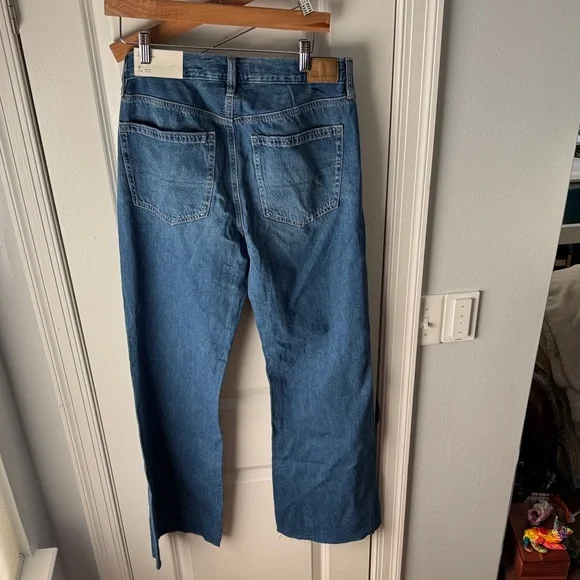 American Eagle Outfitters Low-Rise Baggy Flare Blue Jeans - Picture 4 of 6